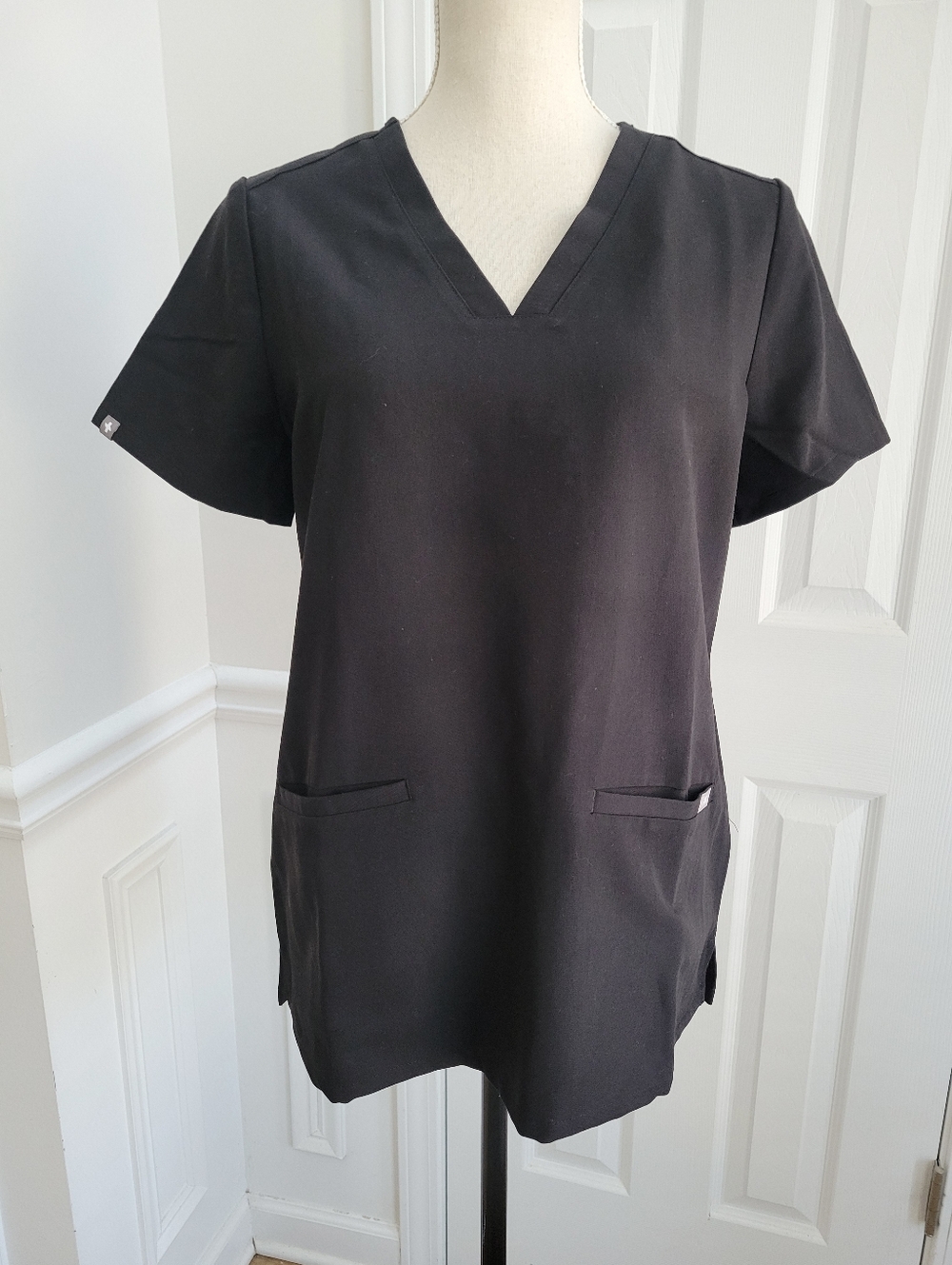 FIGS Casma V-Neck Technical  Scrub Top